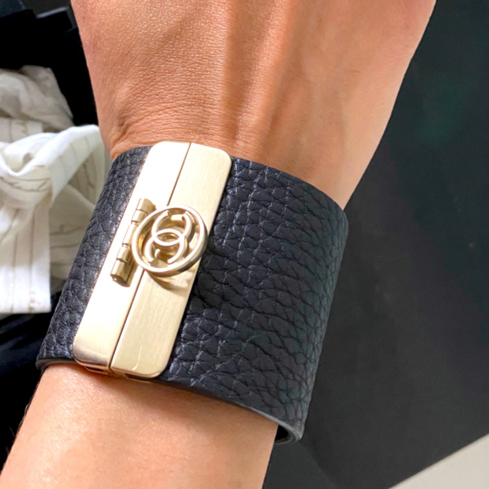 SOLD!!!      Stunning 🔥🔥 Authentic CC Chanel leather Cuff Bracelet